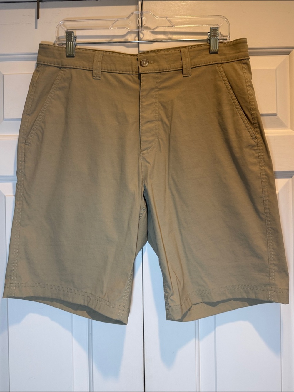 Eddie Bauer Men's Travex Performance Khaki Shorts Size 33